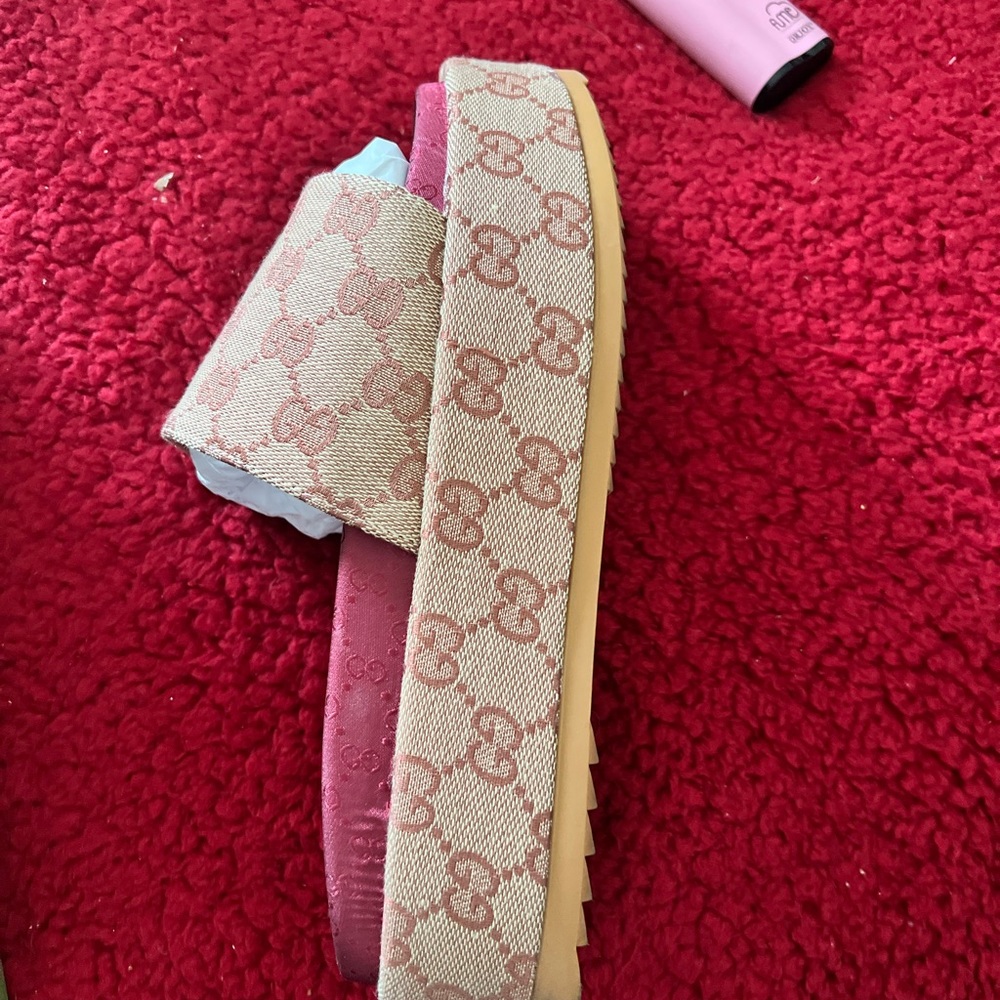 Gucci woman’s GG slides